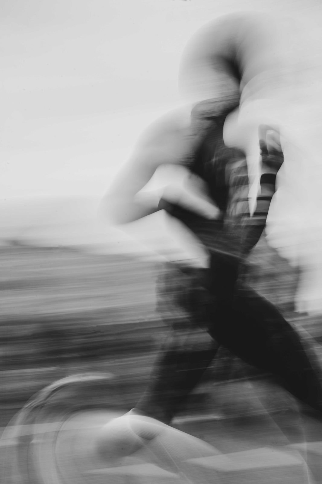 Coureurs en pleine foulée, photographie en noir et blanc