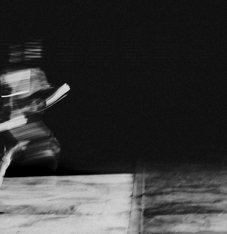 Coureur en mouvement, photographie en noir et blanc