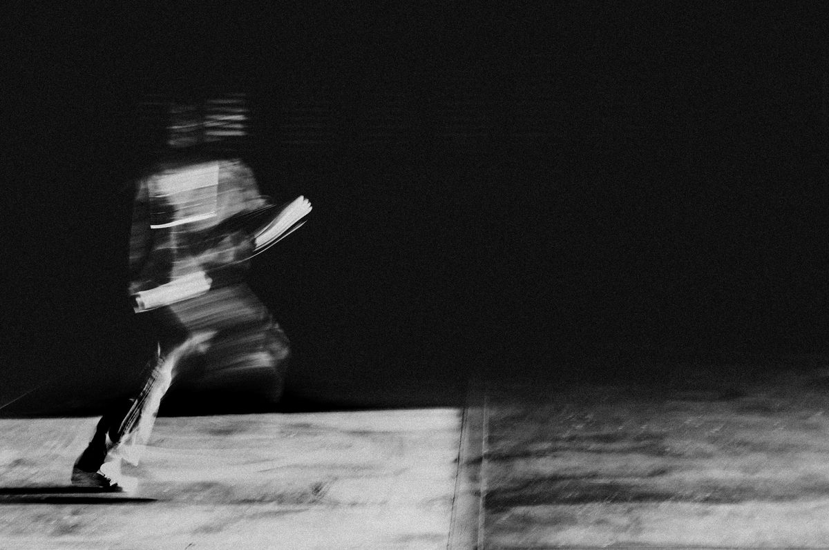 Coureur en mouvement, photographie en noir et blanc