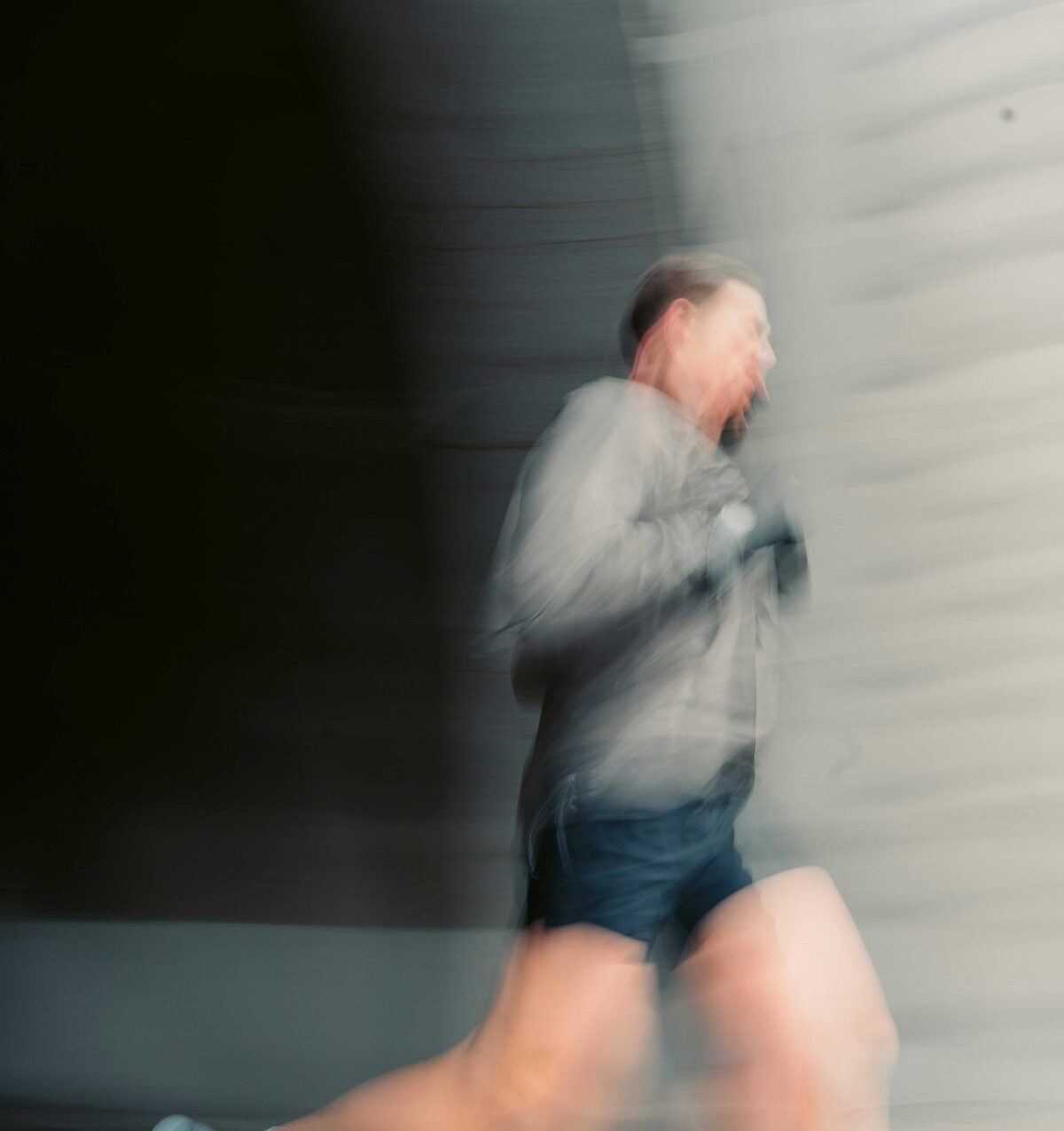 Coureur sur le parcours du HOKA Semi de Paris